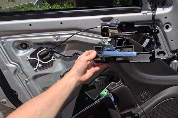 Car-Lockout-Car-Door-Repair inside view of car door panel 1